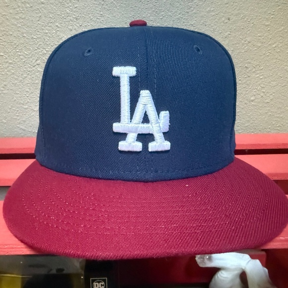 New Era 9Fifty MLB Los Angeles Dodgers Two-Tone Navy Burgundy Snapback Hat - Picture 1 of 6